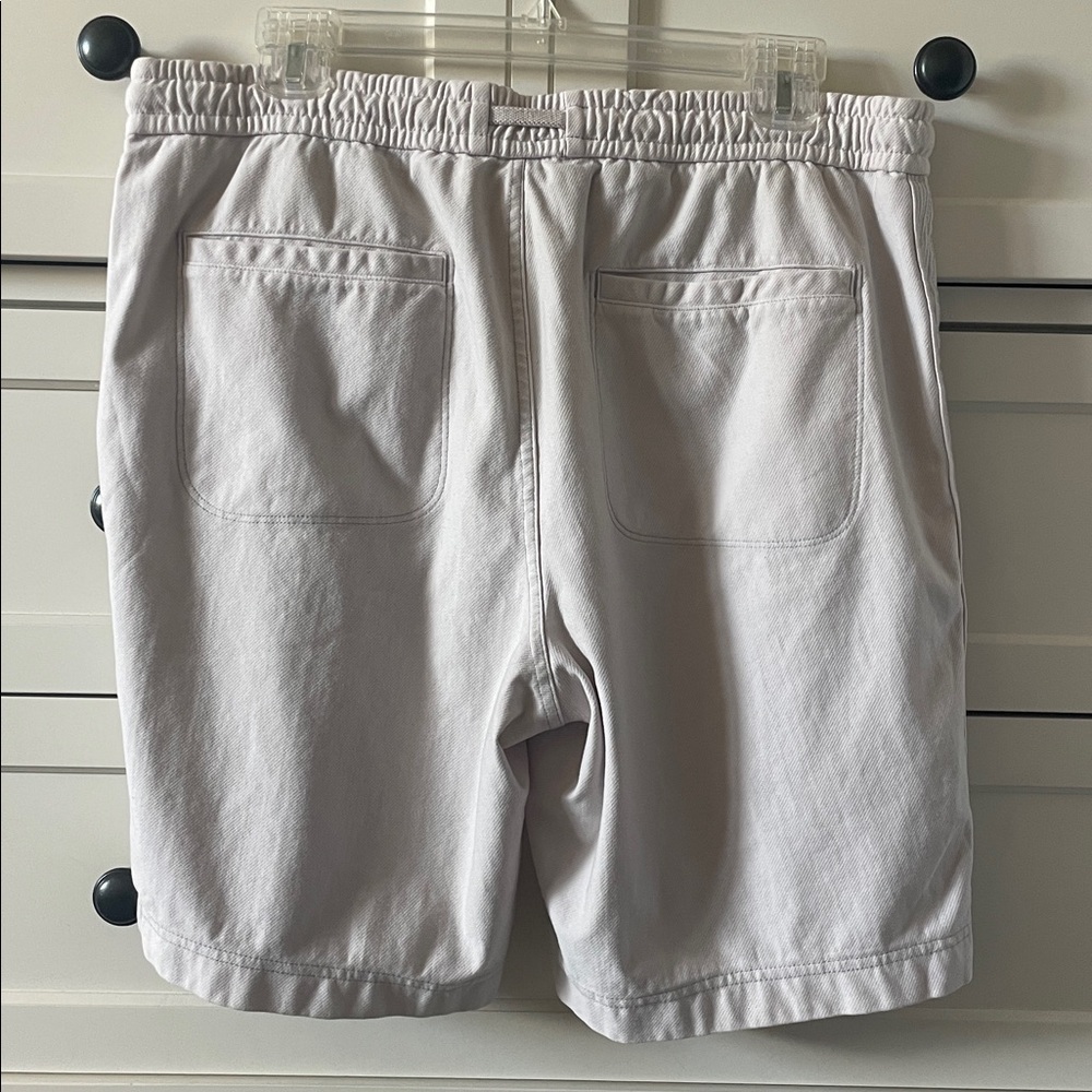 Athleta Men’s Birch Grey Farallon 9” Bermuda Shorts UPF50+ w/ Pockets - Size 12 - Picture 5 of 8